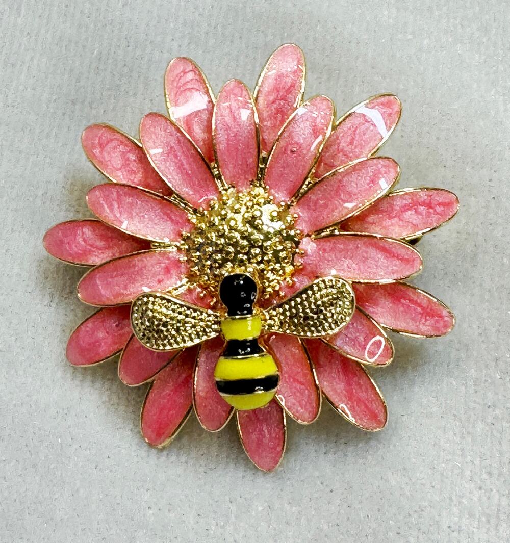 New Pink Enamel Daisy Bee Brooch Pin Gold Tone Floral Garden Spring 1.75" CP197
